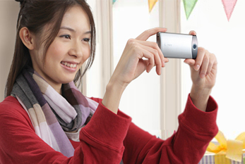 ソニー独自の“Exmor”CMOSセンサーで、写真も鮮やかに
