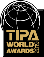 TIPA WORLD AWARDS 2019 BEST SUPERZOOM COMPACT CAMERA RX100 VI�iDSC-RX100M6�j