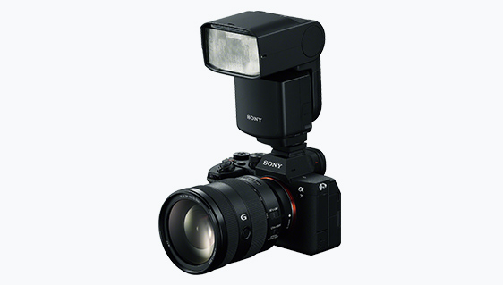 �� �ʐ^�̓����Y FE 24-105mm F4 G OSS�ƃt���b�V�� HVL-F60RM2�𑕒������ꍇ